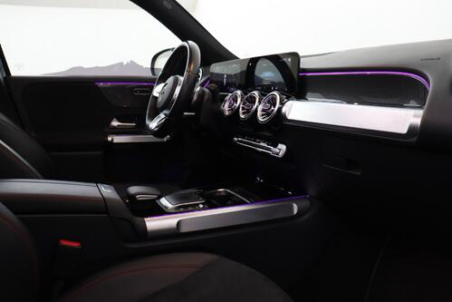 MERCEDES-BENZ GLB 200 iA AMG-LINE + 7PL. + GPS + CAMERA + PDC + CRUISE + PANO + LEDER/ALCANTARA + ALU 