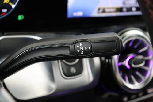 MERCEDES-BENZ GLB 200 iA AMG-LINE + 7PL. + GPS + CAMERA + PDC + CRUISE + PANO + LEDER/ALCANTARA + ALU 