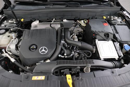 MERCEDES-BENZ GLB 200 iA AMG-LINE + 7PL. + GPS + CAMERA + PDC + CRUISE + PANO + LEDER/ALCANTARA + ALU 