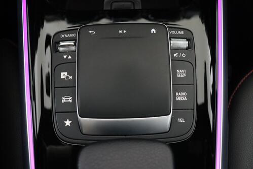 MERCEDES-BENZ GLB 200 iA AMG-LINE + 7PL. + GPS + CAMERA + PDC + CRUISE + PANO + LEDER/ALCANTARA + ALU 