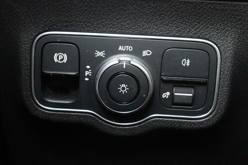 MERCEDES-BENZ GLB 200 iA AMG-LINE + 7PL. + GPS + CAMERA + PDC + CRUISE + PANO + LEDER/ALCANTARA + ALU 