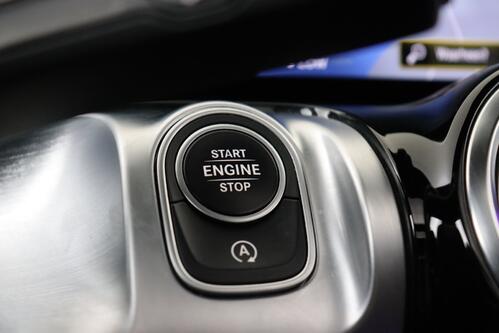 MERCEDES-BENZ GLB 200 iA AMG-LINE + 7PL. + GPS + CAMERA + PDC + CRUISE + PANO + LEDER/ALCANTARA + ALU 