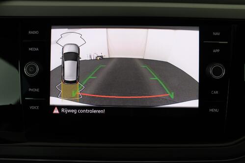 VOLKSWAGEN Polo 1.0 TSI DSG R-LINE + CARPLAY + GPS + CAMERA + PDC + CRUISE (ACC) + SCHUIFDAK + ALU 17