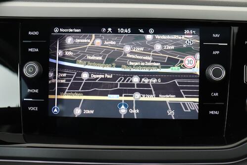 VOLKSWAGEN Polo 1.0 TSI DSG R-LINE + CARPLAY + GPS + CAMERA + PDC + CRUISE (ACC) + SCHUIFDAK + ALU 17