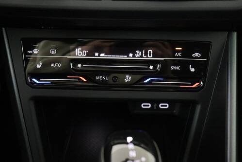 VOLKSWAGEN Polo 1.0 TSI DSG R-LINE + CARPLAY + GPS + CAMERA + PDC + CRUISE (ACC) + SCHUIFDAK + ALU 17