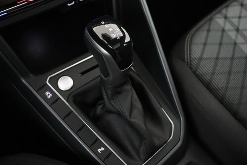 VOLKSWAGEN Polo 1.0 TSI DSG R-LINE + CARPLAY + GPS + CAMERA + PDC + CRUISE (ACC) + SCHUIFDAK + ALU 17