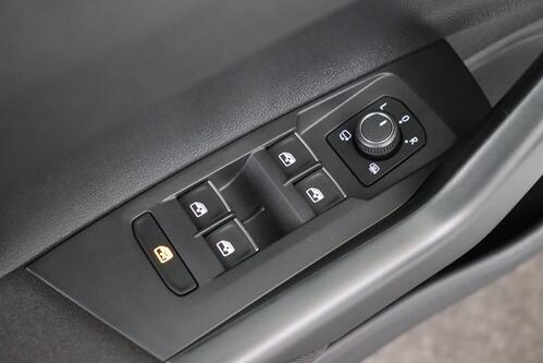 VOLKSWAGEN Polo 1.0 TSI DSG R-LINE + CARPLAY + GPS + CAMERA + PDC + CRUISE (ACC) + SCHUIFDAK + ALU 17