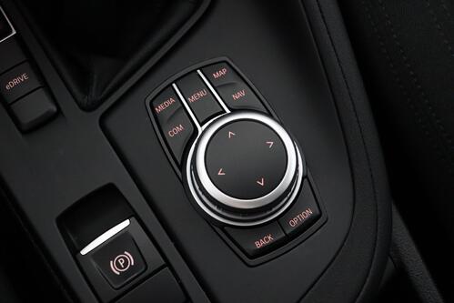 BMW X1  xDrive25e iA  + GPS + PDC + CRUISE + PANO DAK + ALU 