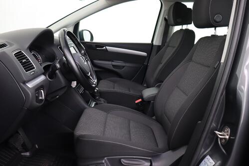 VOLKSWAGEN Sharan  COMFORTLINE 1.4TSI DSG + 7PL. + GPS + PDC + ALU 