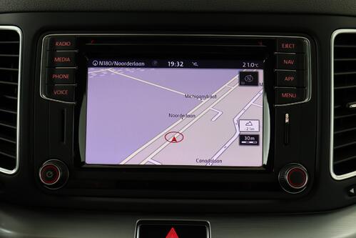 VOLKSWAGEN Sharan  COMFORTLINE 1.4TSI DSG + 7PL. + GPS + PDC + ALU 