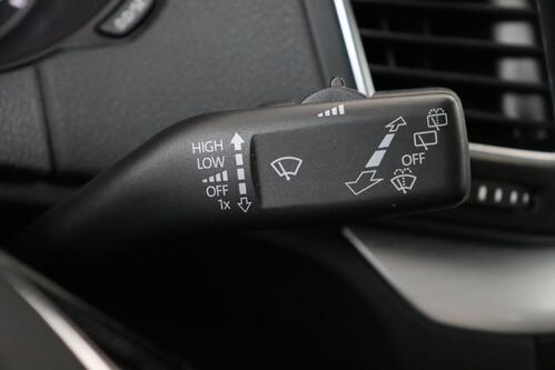 VOLKSWAGEN Sharan  COMFORTLINE 1.4TSI DSG + 7PL. + GPS + PDC + ALU 