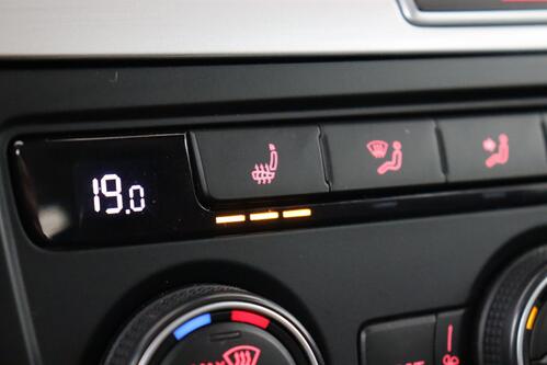 VOLKSWAGEN Sharan  COMFORTLINE 1.4TSI DSG + 7PL. + GPS + PDC + ALU 