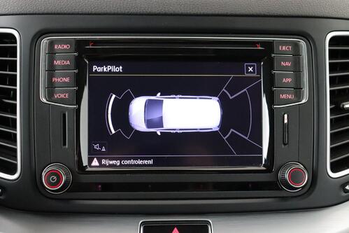 VOLKSWAGEN Sharan  COMFORTLINE 1.4TSI DSG + 7PL. + GPS + PDC + ALU 