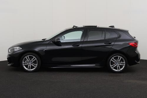 BMW 118  M-SPORT iA STEPTRONIC + GPS + CARPLAY + CAMERA + PDC + PANO DAK + CRUISE + ALU 