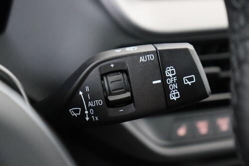 BMW 118  M-SPORT iA STEPTRONIC + GPS + CARPLAY + CAMERA + PDC + PANO DAK + CRUISE + ALU 