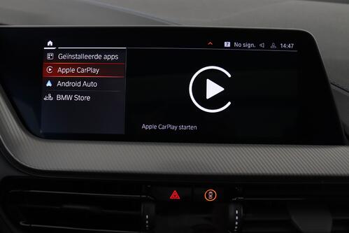 BMW 118  M-SPORT iA STEPTRONIC + GPS + CARPLAY + CAMERA + PDC + PANO DAK + CRUISE + ALU 