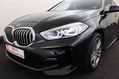 BMW 118  M-SPORT iA STEPTRONIC + GPS + CARPLAY + CAMERA + PDC + PANO DAK + CRUISE + ALU 