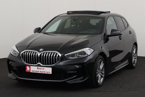 BMW 118  M-SPORT iA STEPTRONIC + GPS + CARPLAY + CAMERA + PDC + PANO DAK + CRUISE + ALU 