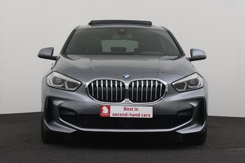 BMW 118  iA M -SPORT  STEPTRONIC + GPS + CARPLAY + CAMERA + PDC + HALF/LEDER + CRUISE + PANO DAK + ALU 