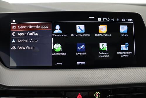 BMW 118  iA M -SPORT  STEPTRONIC + GPS + CARPLAY + CAMERA + PDC + HALF/LEDER + CRUISE + PANO DAK + ALU 