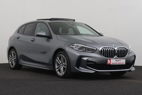 BMW 118  iA M -SPORT  STEPTRONIC + GPS + CARPLAY + CAMERA + PDC + HALF/LEDER + CRUISE + PANO DAK + ALU 