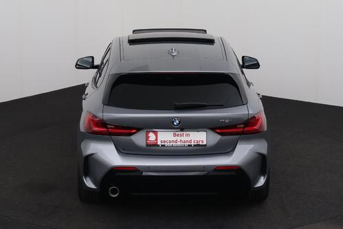 BMW 118  iA M -SPORT  STEPTRONIC + GPS + CARPLAY + CAMERA + PDC + HALF/LEDER + CRUISE + PANO DAK + ALU 