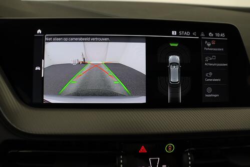 BMW 118  iA M -SPORT  STEPTRONIC + GPS + CARPLAY + CAMERA + PDC + HALF/LEDER + CRUISE + PANO DAK + ALU 