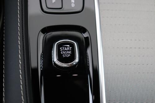 VOLVO XC90 RECHARGE 2.0 T8 PLUS BRIGHTGEARTRONIC + 7PL. + LEDER + CARPLAY + PANO + CAMERA + PDC + CRUISE + ALU 21