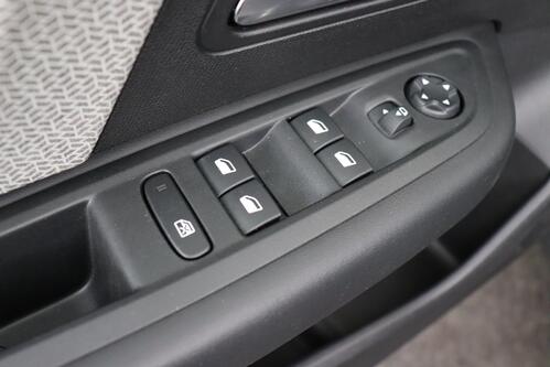 CITROEN C4 SHINE 1.2 PURETECH + A/T + GPS + CARPLAY + HALF/LEDER + PDC + CRUISE + ALU 18