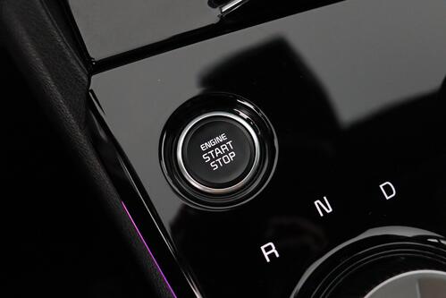 KIA Sportage GT-LINE  1.6 T-GDI  7DCT MHEV  + A/T + GPS + CARPLAY + LEDER /ALCANTARA + CAMERA + PDC + CRUISE (ACC) + ALU 19 + TREKHAAK 