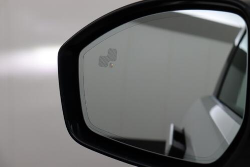 LAND ROVER Range Rover Evoque 1.5 PHEV + GPS + CAMERA + PDC + LEDER + CRUISE + ALU 18 + TREKHAAK 