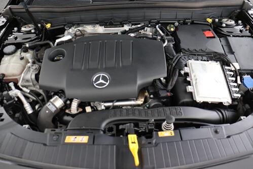 MERCEDES-BENZ GLB 180  AMG-Line dA + LEDER + PDC + CRUISE + ALU 