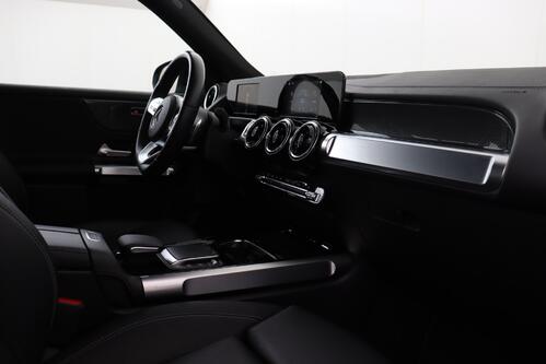 MERCEDES-BENZ GLB 180  AMG-Line dA + LEDER + PDC + CRUISE + ALU 