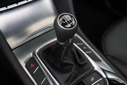 MG HS LUXURY 1.5 TGI + GPS + LEDER + CARPLAY + CAMERA + PDC + CRUISE + PANO DAK + ALU 18