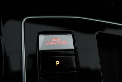 VOLKSWAGEN Golf GTI 2.0 TSI DSG FACELIFT  + CARPLAY + GPS + CAMERA + PDC + CRUISE (ACC) + ALU 