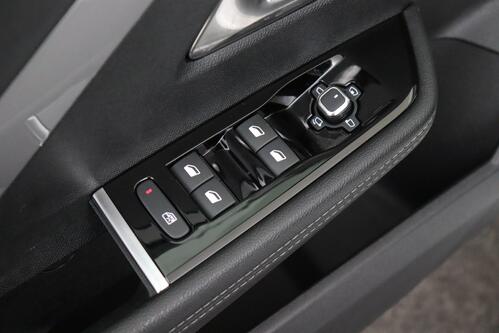 OPEL Astra SPORTS TOURER 1.2T GS + A/T + CARPLAY + CAMERA + HALF/LEDER + PDC + CRUISE(ACC) + OPEN DAK + ALU 