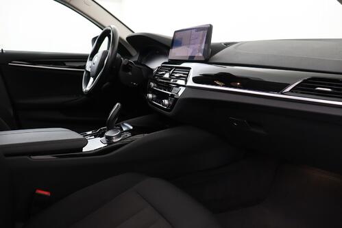 BMW 530 e iA XDRIVE TOURING + CARPLAY + GPS + CAMERA + PDC + CRUISE + ALU 