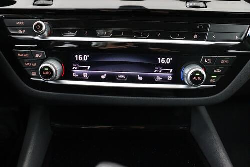 BMW 530 e iA XDRIVE TOURING + CARPLAY + GPS + CAMERA + PDC + CRUISE + ALU 