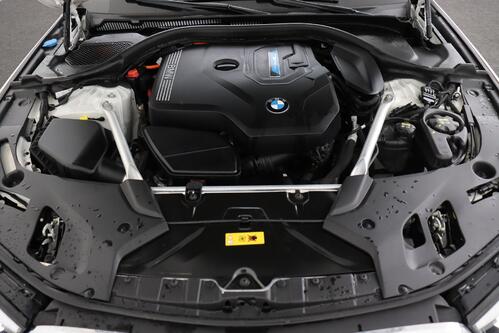 BMW 530 e iA XDRIVE TOURING + CARPLAY + GPS + CAMERA + PDC + CRUISE + ALU 