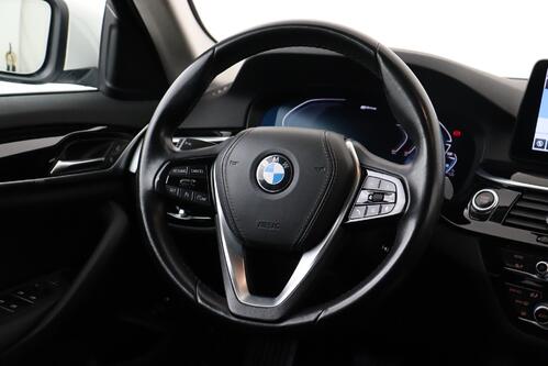 BMW 530 e iA XDRIVE TOURING + CARPLAY + GPS + CAMERA + PDC + CRUISE + ALU 