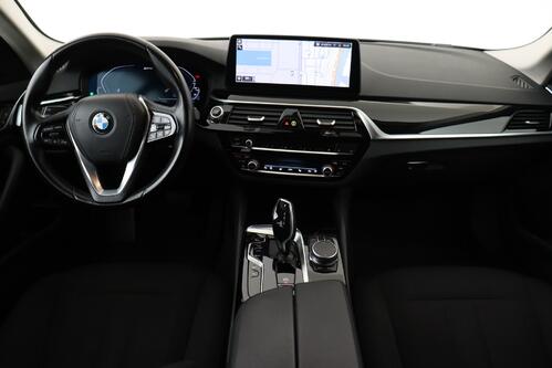 BMW 530 e iA XDRIVE TOURING + CARPLAY + GPS + CAMERA + PDC + CRUISE + ALU 