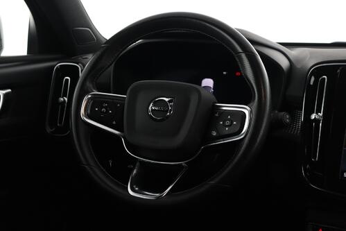 VOLVO XC40 P8 RECHARGE GEARTRONIC 78 kWh + GPS + CAMERA + LEDER/ALCANTARA + PDC + CRUISE + ALU 20