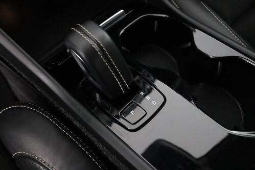 VOLVO XC40 P8 RECHARGE GEARTRONIC 78 kWh + GPS + CAMERA + LEDER/ALCANTARA + PDC + CRUISE + ALU 20