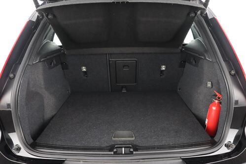 VOLVO XC40 P8 RECHARGE GEARTRONIC 78 kWh + GPS + CAMERA + LEDER/ALCANTARA + PDC + CRUISE + ALU 20