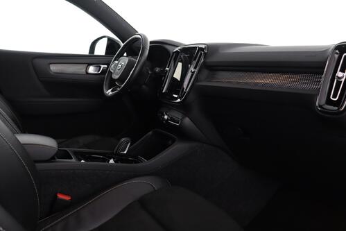 VOLVO XC40 P8 RECHARGE GEARTRONIC 78 kWh + GPS + CAMERA + LEDER/ALCANTARA + PDC + CRUISE + ALU 20