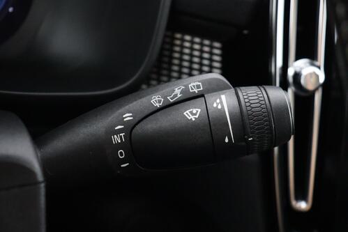 VOLVO XC40 P8 RECHARGE GEARTRONIC 78 kWh + GPS + CAMERA + LEDER/ALCANTARA + PDC + CRUISE + ALU 20
