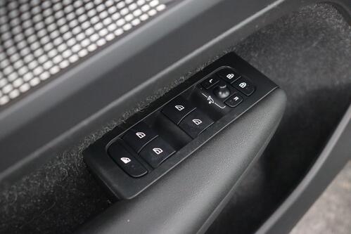 VOLVO XC40 P8 RECHARGE GEARTRONIC 78 kWh + GPS + CAMERA + LEDER/ALCANTARA + PDC + CRUISE + ALU 20