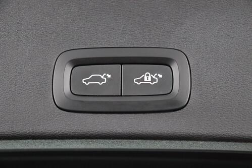 VOLVO XC40 P8 RECHARGE GEARTRONIC 78 kWh + GPS + CAMERA + LEDER/ALCANTARA + PDC + CRUISE + ALU 20