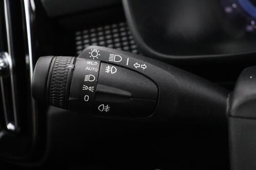 VOLVO XC40 P8 RECHARGE GEARTRONIC 78 kWh + GPS + CAMERA + LEDER/ALCANTARA + PDC + CRUISE + ALU 20