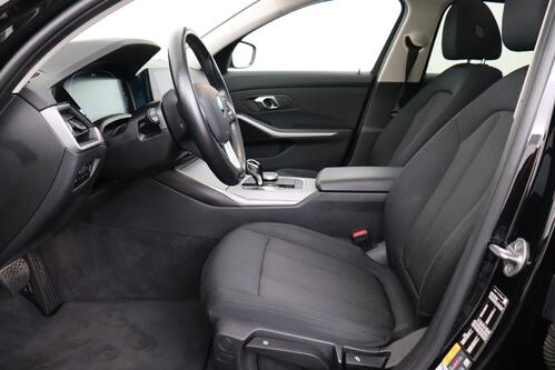 BMW 320 e TOURING iA + GPS + CARPLAY + PDC + CRUISE + PANO DAK + ALU + TREKHAAK 